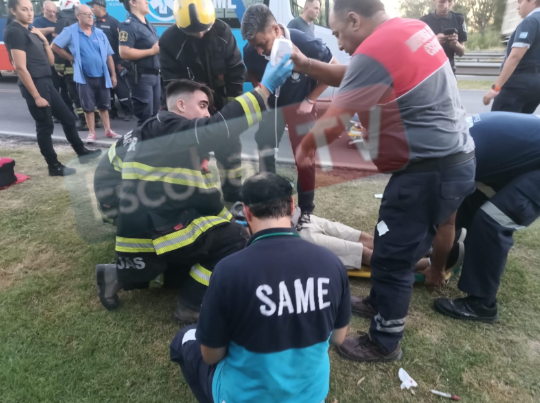 Choque de dos colectivos en Colectora Este altura Av. de los Lagos: