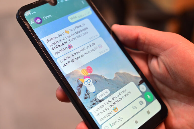 Flora: la chatbot de la Municipalidad resolvió más de 80.000 consultas en su primer año