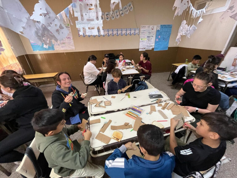 Voluntarias de un proyecto internacional realizaron actividades en conjunto con escuelas de Garín y Maquinista Savio