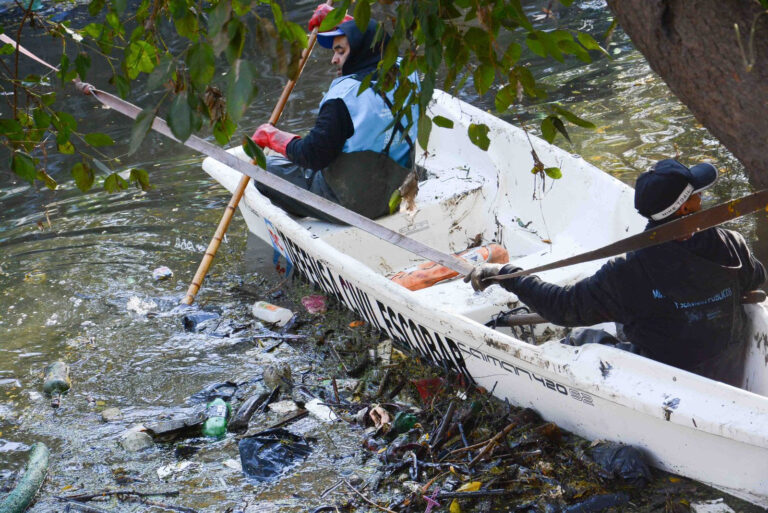 El Municipio y la Provincia trabajan en la limpieza profunda del arroyo Escobar