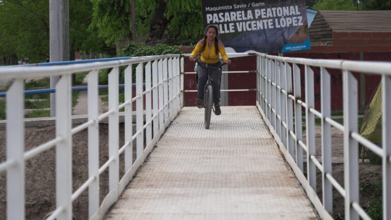 Un nuevo puente peatonal ya comunica Garín y Maquinista Savio