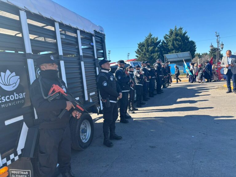 LA MUNICIPALIDAD DENUNCIÓ POR AGRESIONES A UN GRUPO DE JINETES QUE AGREDIÓ A POLICÍAS, AL QUERER PARTICIPAR DEL DESFILE CÍVICO POR LA FUERZA, CON CABALLOS SUELTOS