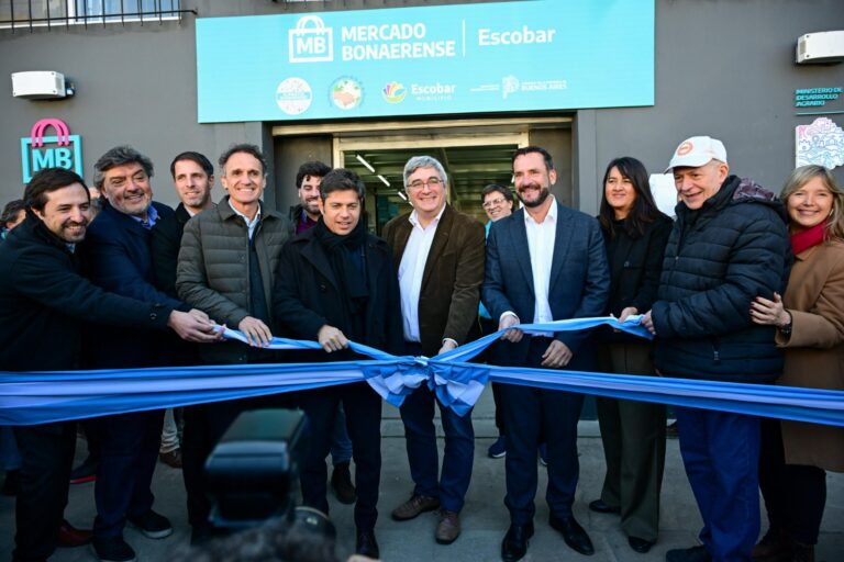 Sujarchuk y Kicillof recorrieron el nuevo Mercado Bonaerense Fijo y el futuro Centro Médico de Alta Complejidad 