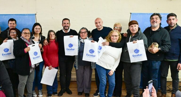 Salud: el Municipio entregó más de 100 anteojos a jubilados del distrito Salud: el Municipio entregó más de 100 anteojos a jubilados del distrito