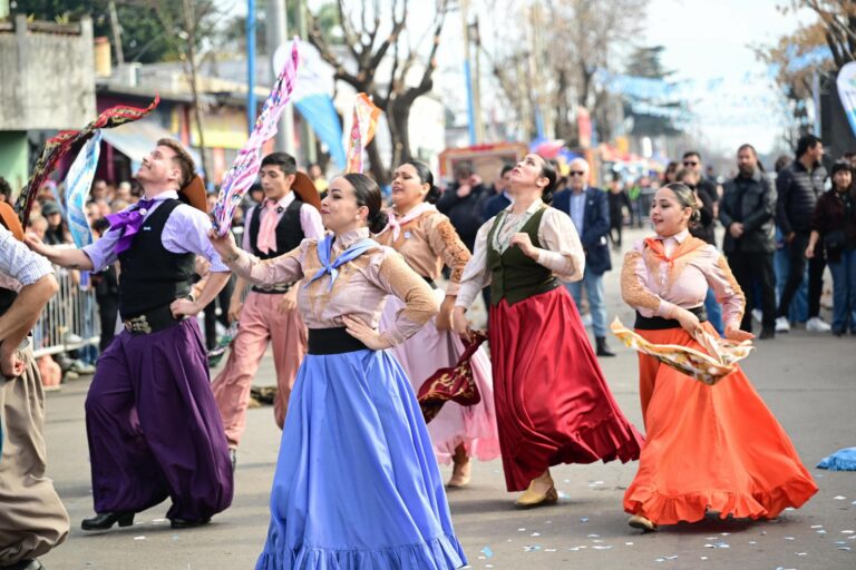 Festejos por el 9 de Julio: desfile, cultura y un cierre a toda cumbia en Matheu Festejos por el 9 de Julio: desfile, cultura y un cierre a toda cumbia en Matheu