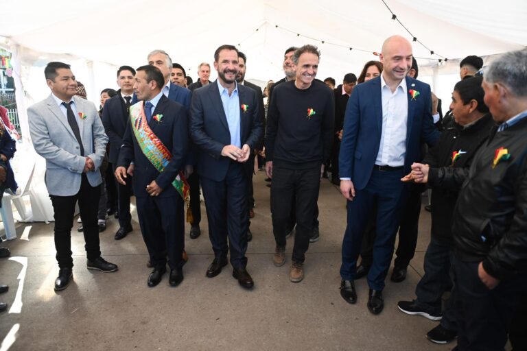 Escobar celebró el Bicentenario de la independencia del Estado Plurinacional de Bolivia