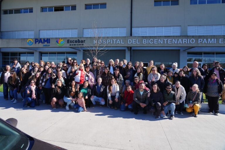 Abrazo al Hospital Bicentenario: “Exigimos la apertura de la Maternidad: que la abra el Gobierno Nacional o que nos dejen finalizarla, no se puede ser tan ineficiente y cruel”