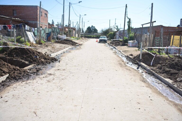 Beto Ramil y Fernanda Miño recorrieron obras de urbanización que siguen paralizadas por el gobierno nacional
