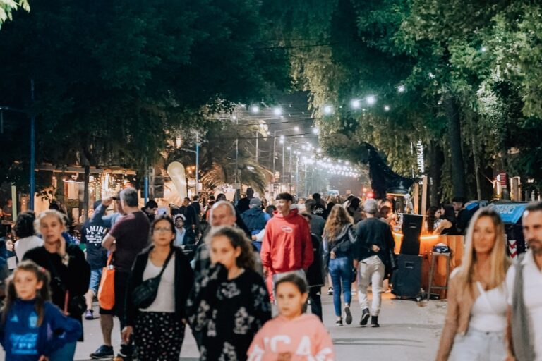 Escobar festeja Halloween: descuentos en comercios, golosinas, shows musicales y el Cine Italia Embrujado