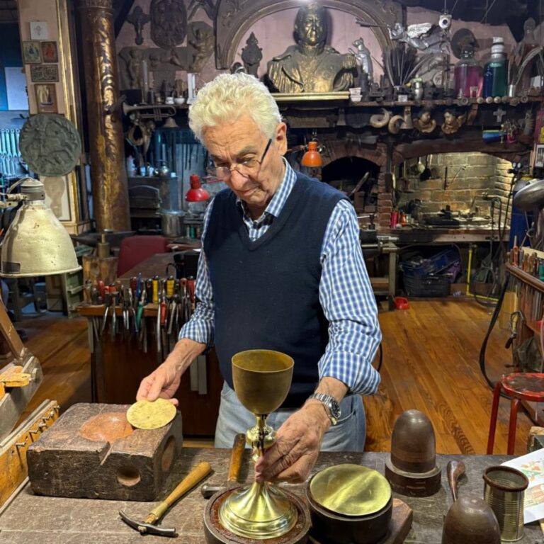 El Mercado de Oportunidades suma otra atracción: el domingo se exhibirá el Cáliz de la Paz que se le entregará al Papa en el Vaticano