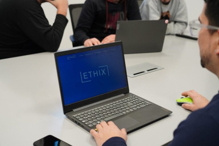 Más eficiencia, menos burocracia: Escobar redujo con IA hasta un 98% los tiempos administrativos en el área de compras 