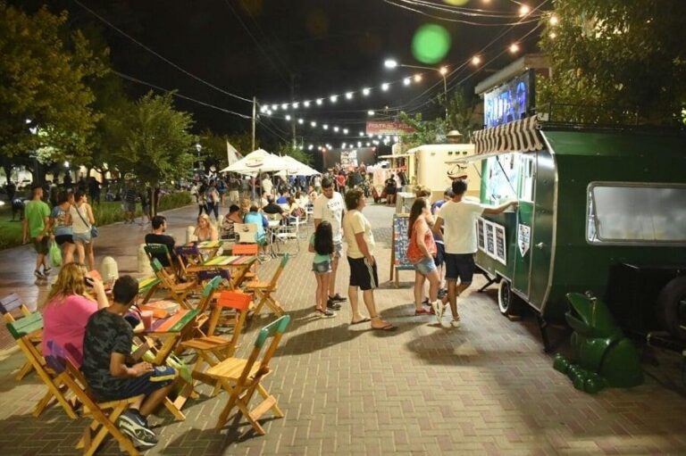 Fiebre de sábados por la noche: vuelven las Peatonales de Verano a Escobar