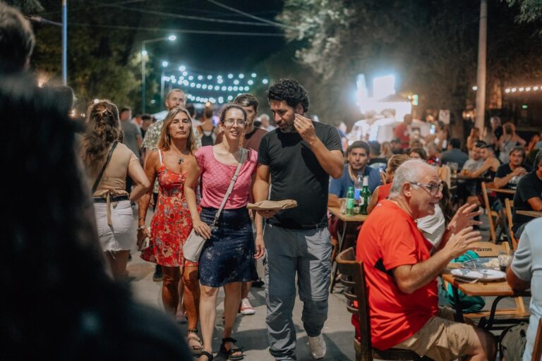 Un clásico de Escobar: la calle Mendoza suma propuestas para este verano