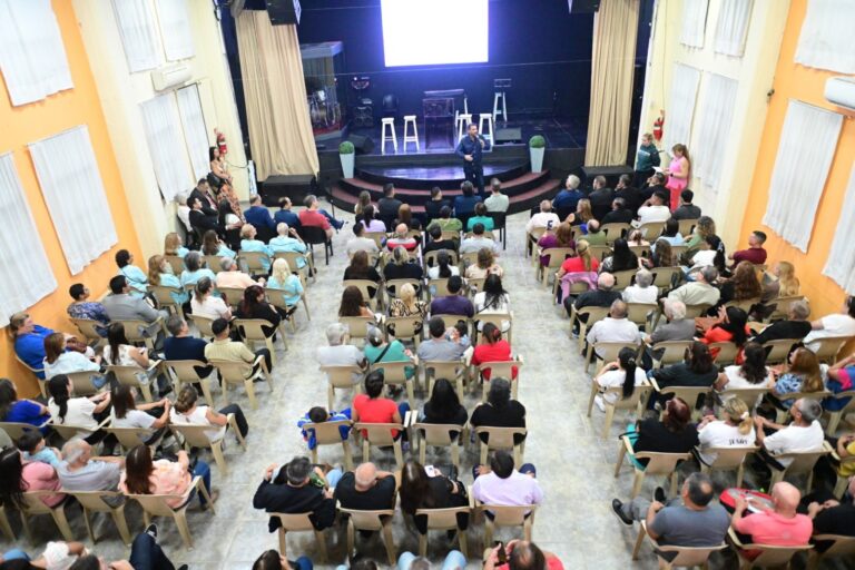 Escobar creó un certificado para formalizar el acompañamiento espiritual de todas las organizaciones religiosas