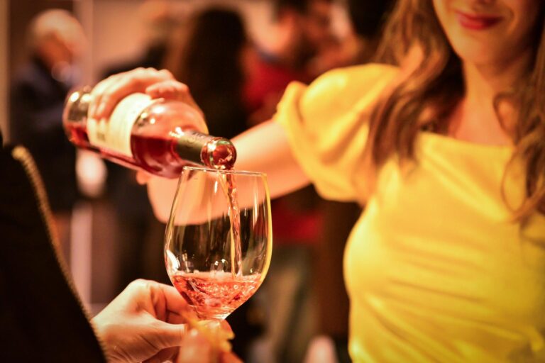 Brindá en Escobar: promos imperdibles para celebrar el Día del Vino Argentino