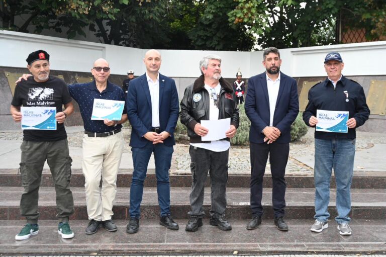 Acto por Malvinas en Escobar: emoción y un nuevo viaje a las islas de los Veteranos gracias a un programa municipal