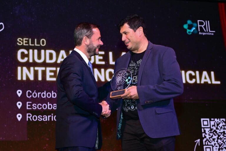 Escobar recibió cuatro reconocimientos y la certificación como «Ciudad Eficiente» En una ceremonia realizada en Rosario