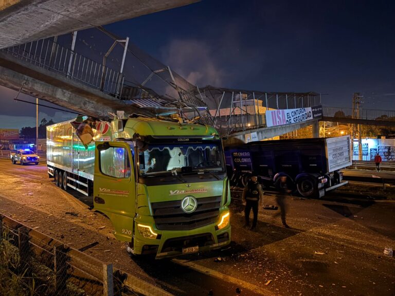 Escobar: corte total en Panamericana en ambos sentidos por la caída de un puente peatonal