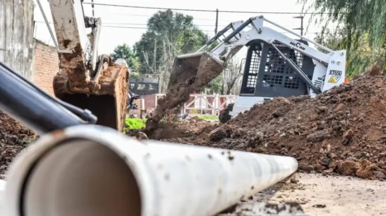 Barrio Las Glorias: quedó habilitada la red cloacal tras las gestiones del Municipio con AySA