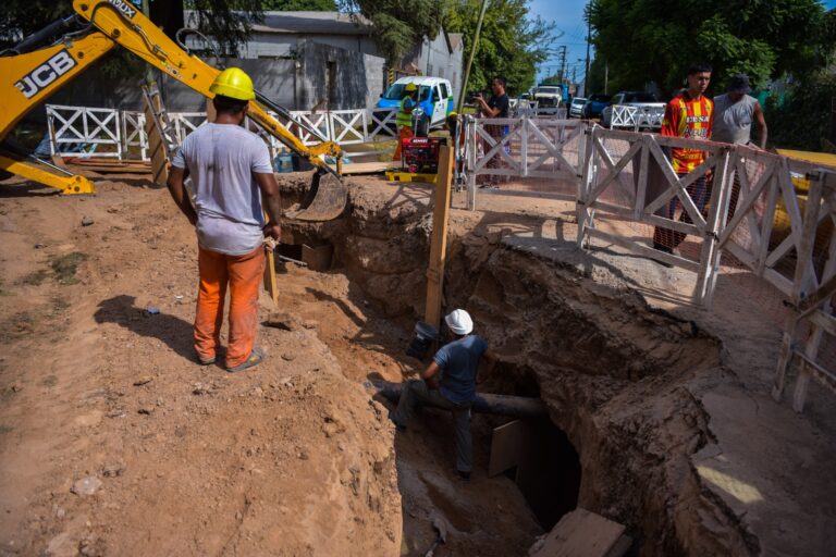 Belén de Escobar: el agua corriente llega al barrio San Luis gracias a un convenio entre el Municipio y tres barrios cerrados 